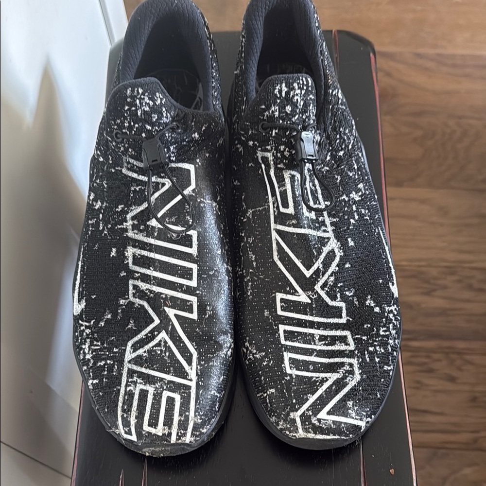Nike Men’s Black and White Sneakers Size 13 Slip-on Shoe